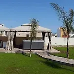 Samira 4*